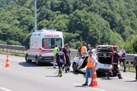 TEM Otoyolu’nda otomobille tır çarpıştı: 2 yaralı