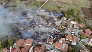 Bolu’daki köy yangınında 42 bina hasar gördü
