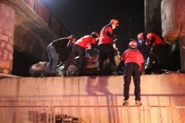 Bolu’da 2 otomobil 4 metrelik köprüden aşağı uçtu: 3 yaralı