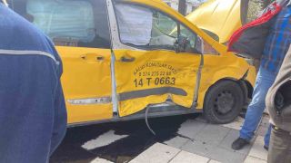 Ticari taksi ile otomobil çarpıştı: 1 yaralı